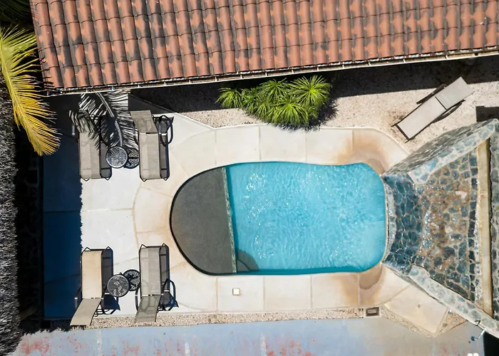 Beachside With Pool And Free Wifi Apartment