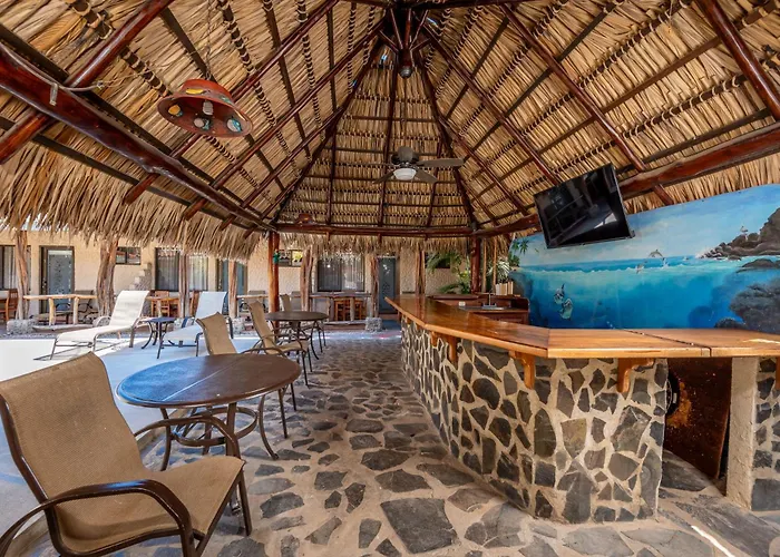 Beachside With Pool And Free Wifi Apartment *